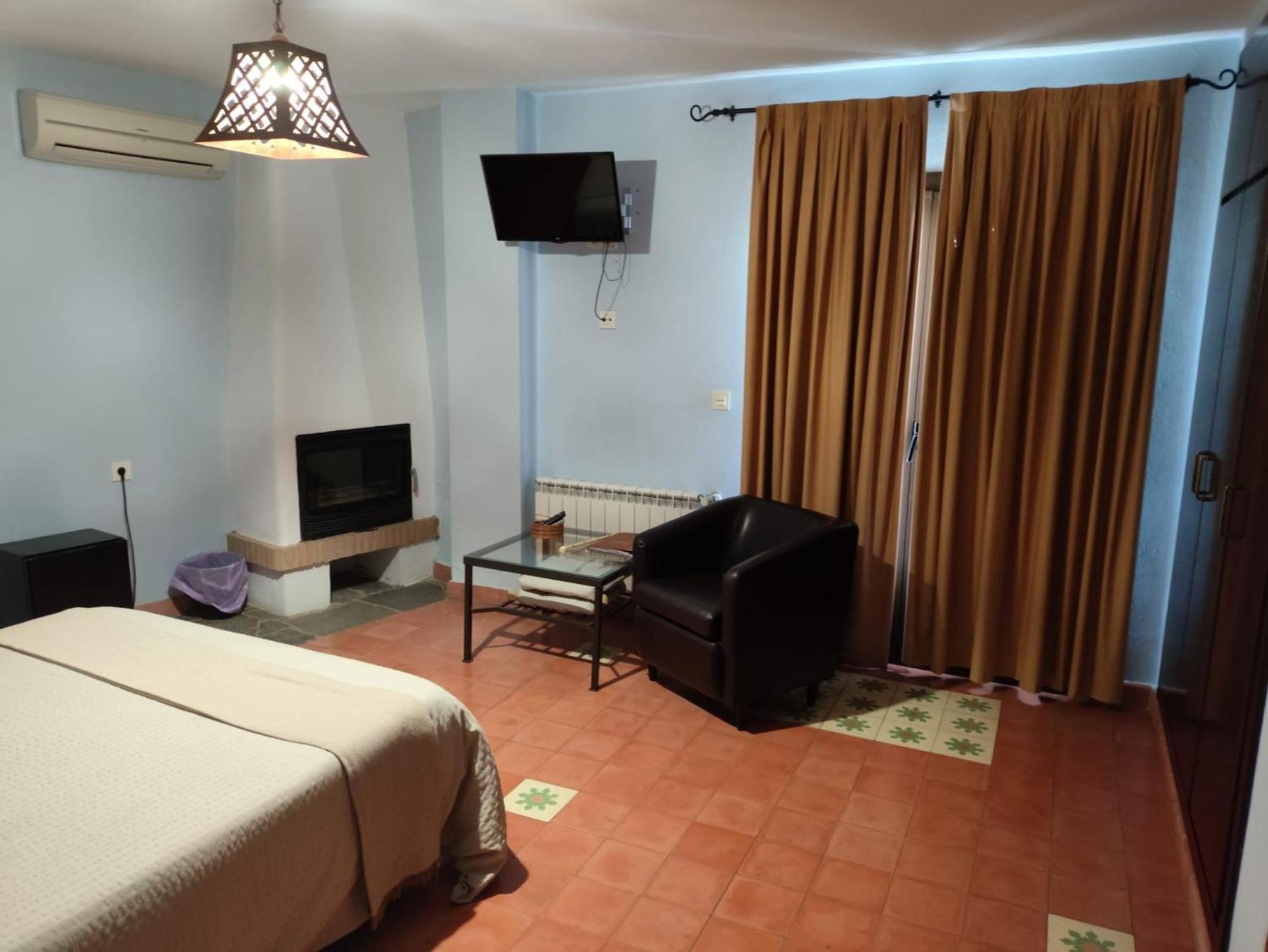 Hotel Rural La Posada De Las Cigueenas Jerez De Los Caballeros Εξωτερικό φωτογραφία